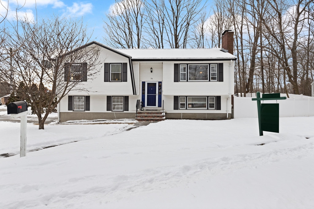 75 Hopkins Street, Reading, Massachusetts, 3 Bedrooms Bedrooms, 8 Rooms Rooms,2 BathroomsBathrooms,Residential,For Sale,Hopkins Street,73470929