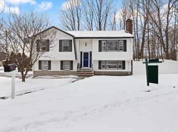 75 Hopkins Street, Reading, Massachusetts, 3 Bedrooms Bedrooms, 8 Rooms Rooms,2 BathroomsBathrooms,Residential,For Sale,Hopkins Street,73470929