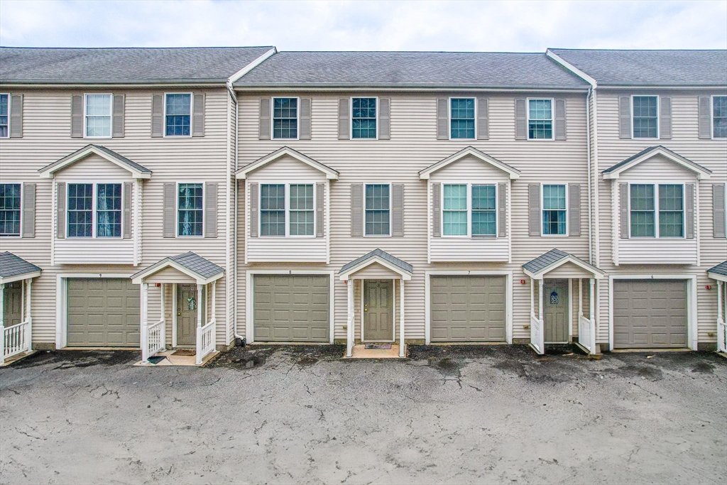 42 Rogers St, Tewksbury, Massachusetts, 2 Bedrooms Bedrooms, 5 Rooms Rooms,1.5 BathroomsBathrooms,Residential Lease,For Rent,Rogers St,73423340