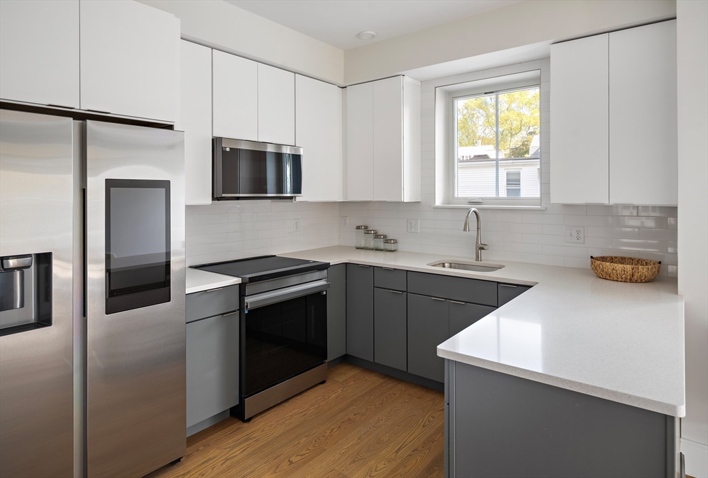 421 High St, Medford, Massachusetts, 2 Bedrooms Bedrooms, 4 Rooms Rooms,1 BathroomBathrooms,Residential,For Sale,High St,73449634