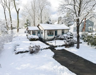 246 Pemberton Street, Walpole, Massachusetts, 3 Bedrooms Bedrooms, 6 Rooms Rooms,2 BathroomsBathrooms,Residential,For Sale,Pemberton Street,73470226