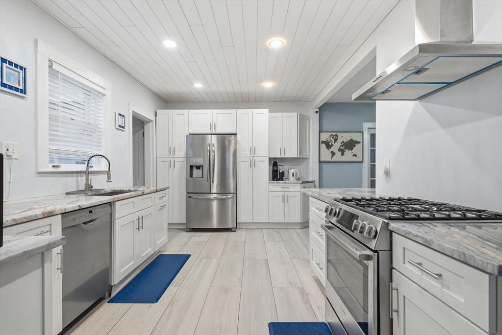 993 Shirley St, Winthrop, Massachusetts, 5 Bedrooms Bedrooms, 12 Rooms Rooms,3.5 BathroomsBathrooms,Residential,For Sale,Shirley St,73466654