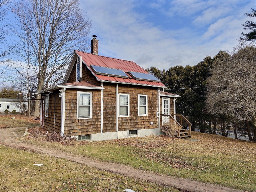 270 North East Street, Amherst, Massachusetts, 1 Bedroom Bedrooms, 4 Rooms Rooms,1 BathroomBathrooms,Residential,For Sale,North East Street,73467841