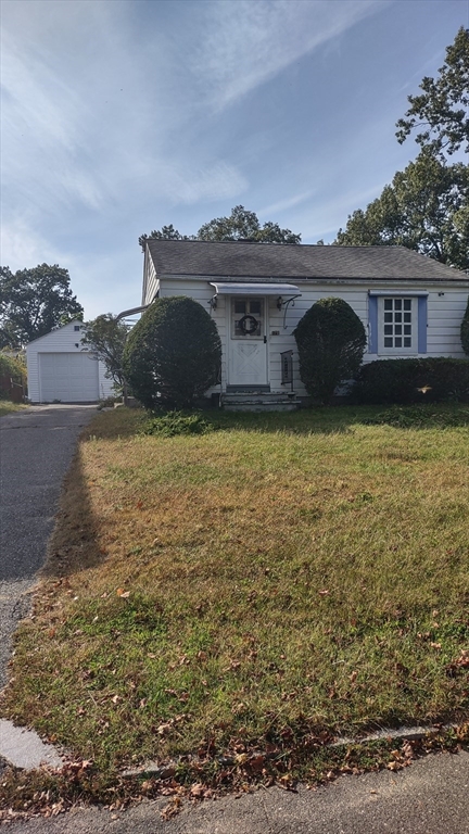 178 Penrose St, Springfield, Massachusetts, 2 Bedrooms Bedrooms, 5 Rooms Rooms,1 BathroomBathrooms,Residential,For Sale,Penrose St,73437723