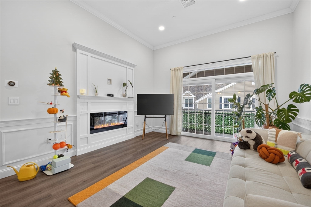 320 Middlesex Ave, Medford, Massachusetts, 1 Bedroom Bedrooms, 4 Rooms Rooms,1 BathroomBathrooms,Residential,For Sale,Middlesex Ave,73480737