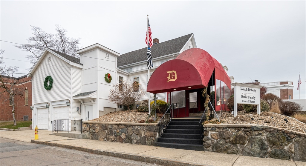 11 Linden Street, Reading, Massachusetts, ,Commercial Sale,For Sale,Linden Street,73480772