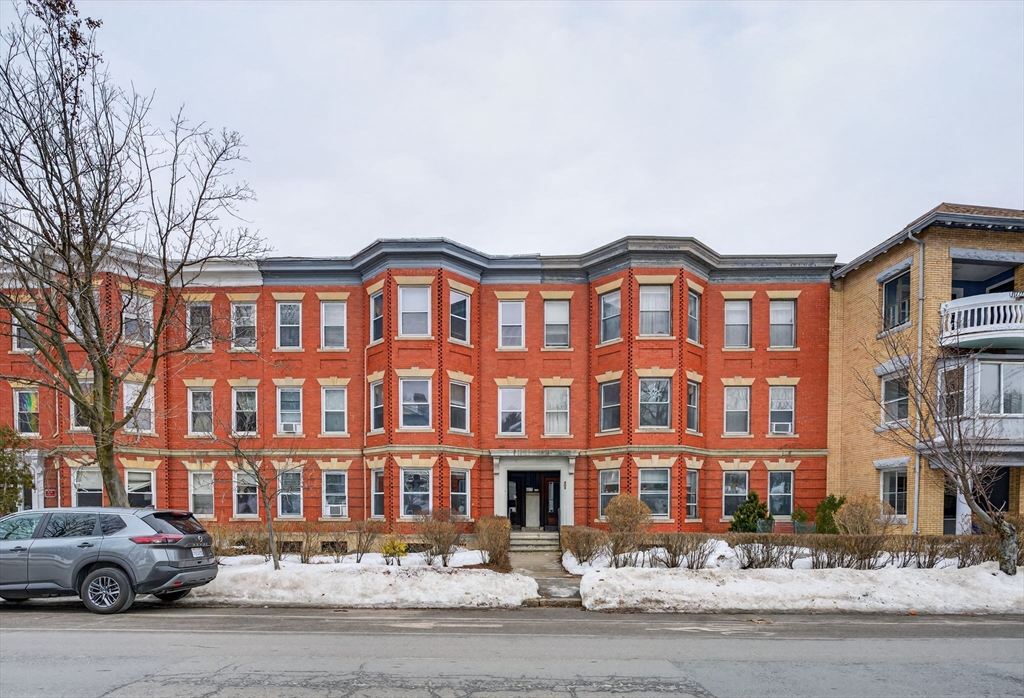 805 Washington Street, Brookline, Massachusetts, 3 Bedrooms Bedrooms, 7 Rooms Rooms,1 BathroomBathrooms,Residential Lease,For Rent,Washington Street,73480810