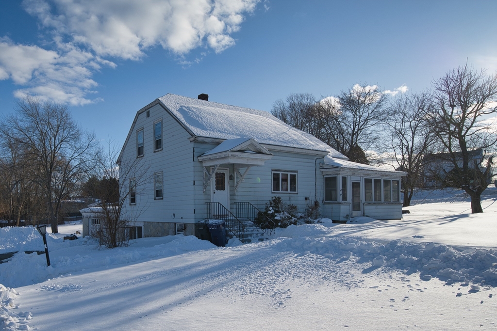 69 Arlington St, Dracut, Massachusetts, 3 Bedrooms Bedrooms, 8 Rooms Rooms,1.5 BathroomsBathrooms,Residential,For Sale,Arlington St,73480821