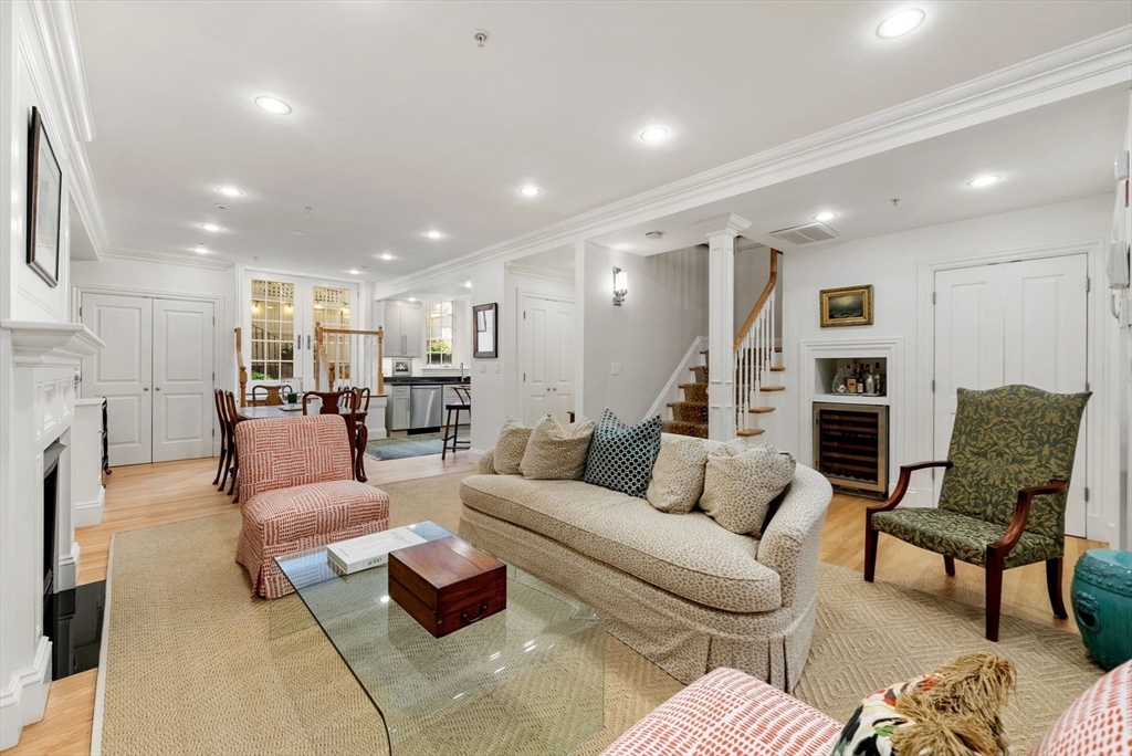 9-11 Worcester Sq, Boston, Massachusetts, 2 Bedrooms Bedrooms, 5 Rooms Rooms,2.5 BathroomsBathrooms,Residential,For Sale,Worcester Sq,73480805