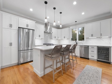 41 Lowell St, Woburn, Massachusetts, 4 Bedrooms Bedrooms, 13 Rooms Rooms,2.5 BathroomsBathrooms,Residential,For Sale,Lowell St,73472600