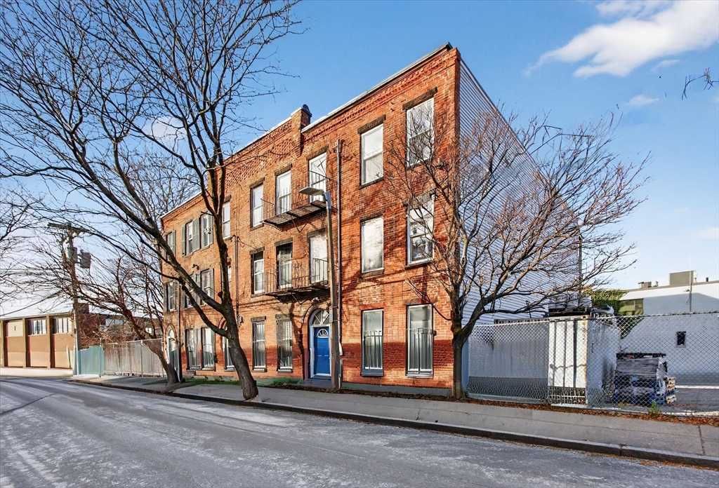 5 Chesterton Street, Boston, Massachusetts, 6 Bedrooms Bedrooms, 12 Rooms Rooms,6 BathroomsBathrooms,Residential Income,For Sale,Chesterton Street,73467868