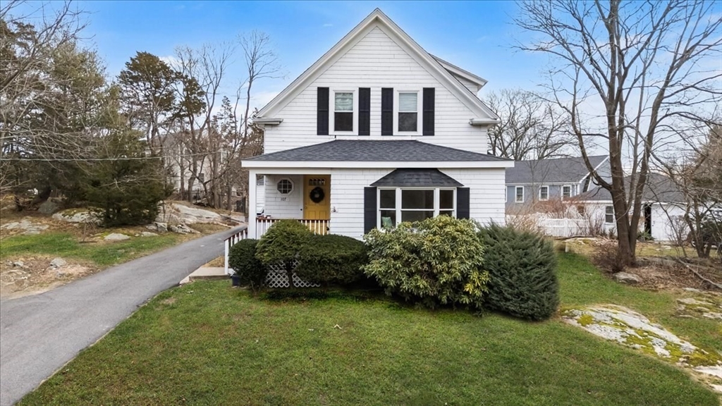 107 Hull St, Cohasset, Massachusetts, 3 Bedrooms Bedrooms, 8 Rooms Rooms,2 BathroomsBathrooms,Residential,For Sale,Hull St,73468399