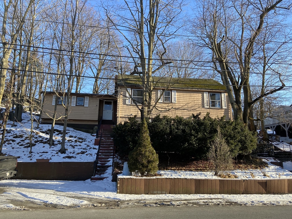 9 Walden Pond Ave, Saugus, Massachusetts, 3 Bedrooms Bedrooms, 5 Rooms Rooms,1 BathroomBathrooms,Residential,For Sale,Walden Pond Ave,73472329