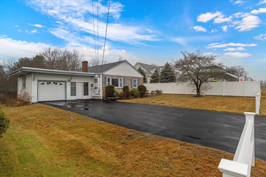 1845 Main St, Brockton, Massachusetts, 4 Bedrooms Bedrooms, 7 Rooms Rooms,2 BathroomsBathrooms,Residential,For Sale,Main St,73465897