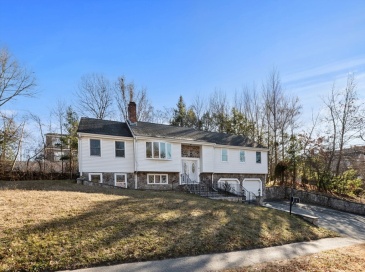 16 Albemarle Rd, Norwood, Massachusetts, 6 Bedrooms Bedrooms, 11 Rooms Rooms,3 BathroomsBathrooms,Residential,For Sale,Albemarle Rd,73461445