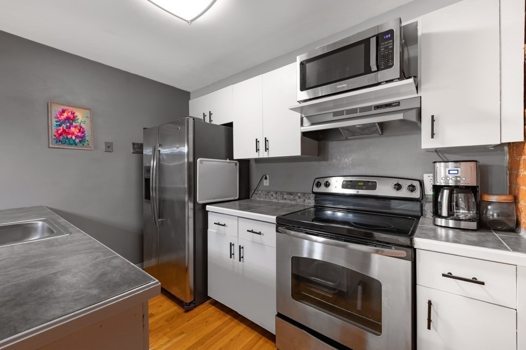 80 Beaumont St, Boston, Massachusetts, 2 Bedrooms Bedrooms, 5 Rooms Rooms,1 BathroomBathrooms,Residential,For Sale,Beaumont St,73394421