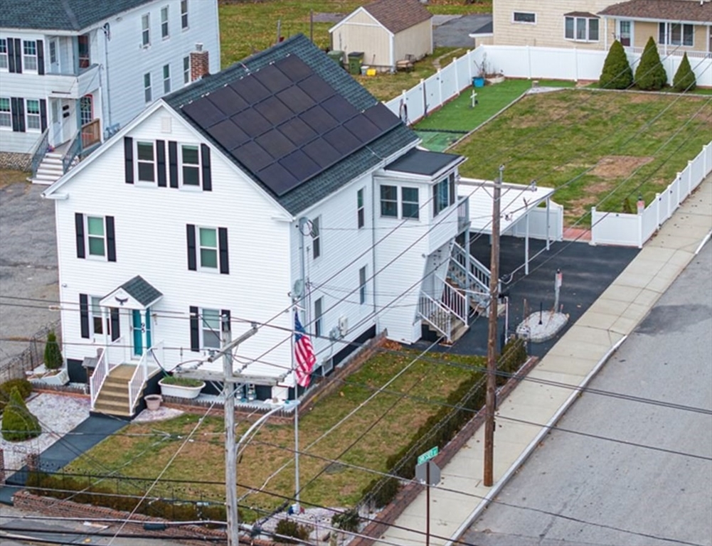 95 Lake St, Webster, Massachusetts, 5 Bedrooms Bedrooms, 10 Rooms Rooms,2 BathroomsBathrooms,Residential Income,For Sale,Lake St,73454118