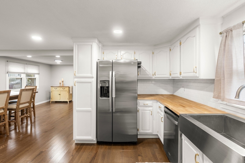 64 Bolton St, Lowell, Massachusetts, 3 Bedrooms Bedrooms, 7 Rooms Rooms,1 BathroomBathrooms,Residential,For Sale,Bolton St,73451359