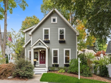 34 Cedar Street, Wakefield, Massachusetts, 3 Bedrooms Bedrooms, 6 Rooms Rooms,2 BathroomsBathrooms,Residential,For Sale,Cedar Street,73446125