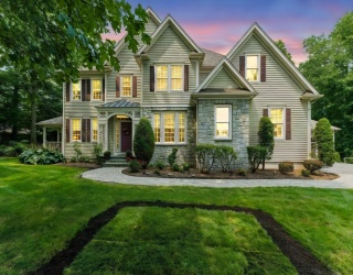 36 Columbine Road, Rehoboth, Massachusetts, 4 Bedrooms Bedrooms, 14 Rooms Rooms,3.5 BathroomsBathrooms,Residential,For Sale,Columbine Road,73412382