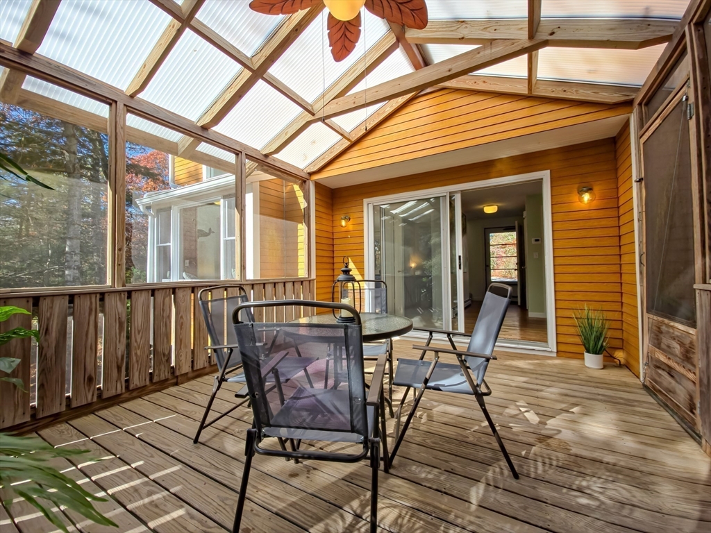 113 Blacksmith Shop Rd, Falmouth, Massachusetts, 3 Bedrooms Bedrooms, 6 Rooms Rooms,2.5 BathroomsBathrooms,Residential,For Sale,Blacksmith Shop Rd,73457149