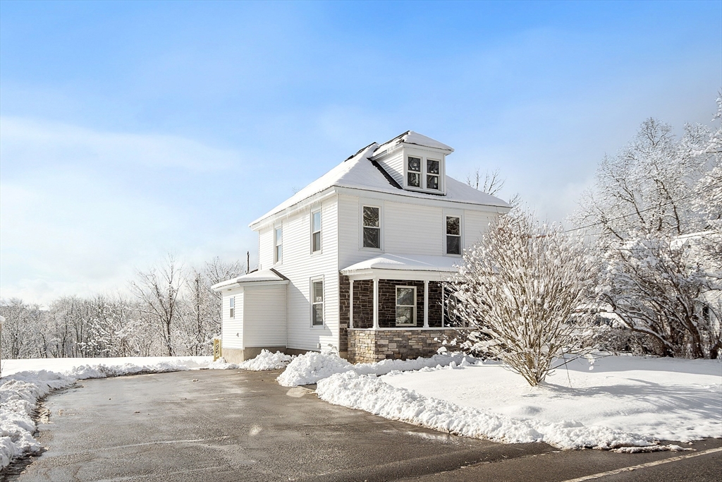 420 North Broadway, Haverhill, Massachusetts, 2 Bedrooms Bedrooms, 5 Rooms Rooms,1.5 BathroomsBathrooms,Residential,For Sale,North Broadway,73470200