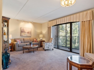 190 High Street, Medford, Massachusetts, 2 Bedrooms Bedrooms, 5 Rooms Rooms,2 BathroomsBathrooms,Residential,For Sale,High Street,73436807