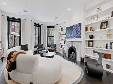 8 Rutland Sq, Boston, Massachusetts, 3 Bedrooms Bedrooms, 7 Rooms Rooms,3.5 BathroomsBathrooms,Residential,For Sale,Rutland Sq,73450565