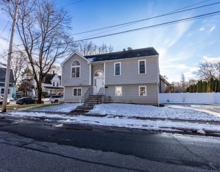 2 Linden St, Hudson, Massachusetts, 3 Bedrooms Bedrooms, 7 Rooms Rooms,2.5 BathroomsBathrooms,Residential,For Sale,Linden St,73470051