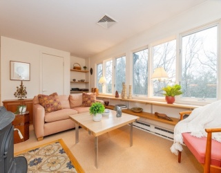 73 Valentine St, Newton, Massachusetts, 2 Bedrooms Bedrooms, 5 Rooms Rooms,2 BathroomsBathrooms,Residential,For Sale,Valentine St,73470252