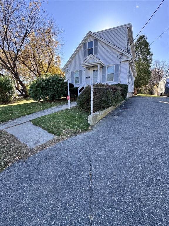 28 Sabino Farm Rd, Peabody, Massachusetts, 3 Bedrooms Bedrooms, 6 Rooms Rooms,1.5 BathroomsBathrooms,Residential,For Sale,Sabino Farm Rd,73449676