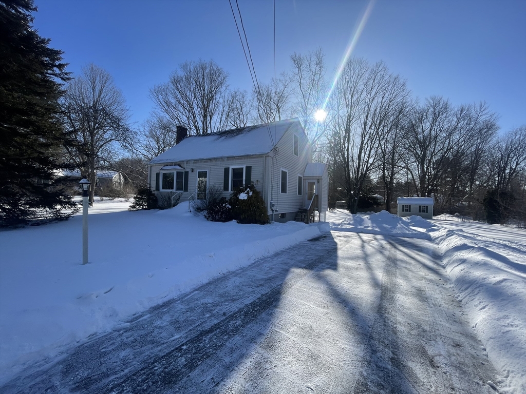 732 King Street, Franklin, Massachusetts, 3 Bedrooms Bedrooms, 7 Rooms Rooms,1.5 BathroomsBathrooms,Residential,For Sale,King Street,73452255