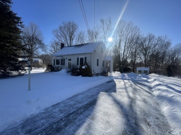 732 King Street, Franklin, Massachusetts, 3 Bedrooms Bedrooms, 7 Rooms Rooms,1.5 BathroomsBathrooms,Residential,For Sale,King Street,73452255