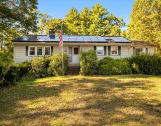 122 High St, Carver, Massachusetts, 4 Bedrooms Bedrooms, 10 Rooms Rooms,3 BathroomsBathrooms,Residential,For Sale,High St,73442700