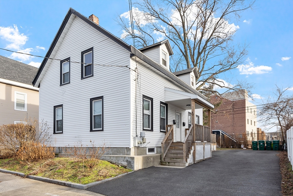 45 School Street, Lynn, Massachusetts, 6 Bedrooms Bedrooms, 10 Rooms Rooms,2 BathroomsBathrooms,Residential Income,For Sale,School Street,73468888