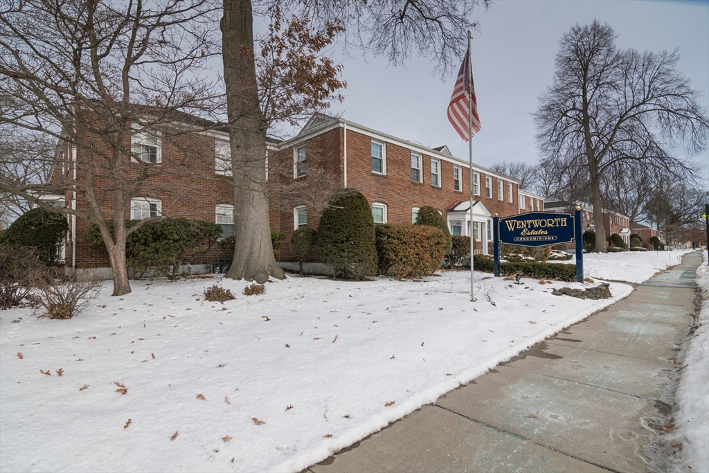 28 Colony Road, West Springfield, Massachusetts, 2 Bedrooms Bedrooms, 6 Rooms Rooms,1 BathroomBathrooms,Residential,For Sale,Colony Road,73466533