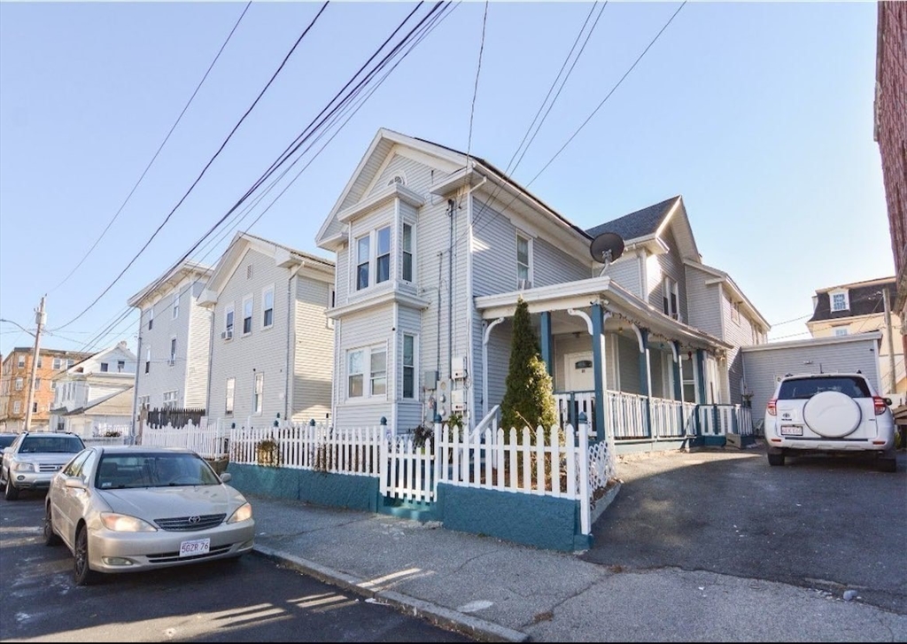 94 Summer St, Lawrence, Massachusetts, 6 Bedrooms Bedrooms, 15 Rooms Rooms,3 BathroomsBathrooms,Residential Income,For Sale,Summer St,73465121