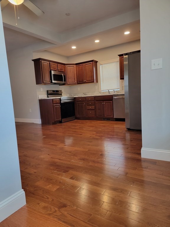 946 Warren, Brockton, Massachusetts, 2 Bedrooms Bedrooms, 4 Rooms Rooms,1.5 BathroomsBathrooms,Residential Lease,For Rent,Warren,73480846