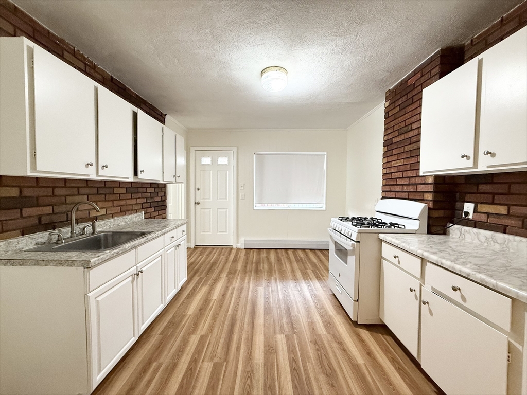 79 Morris Street, Boston, Massachusetts, 2 Bedrooms Bedrooms, 5 Rooms Rooms,1 BathroomBathrooms,Residential Lease,For Rent,Morris Street,73480866