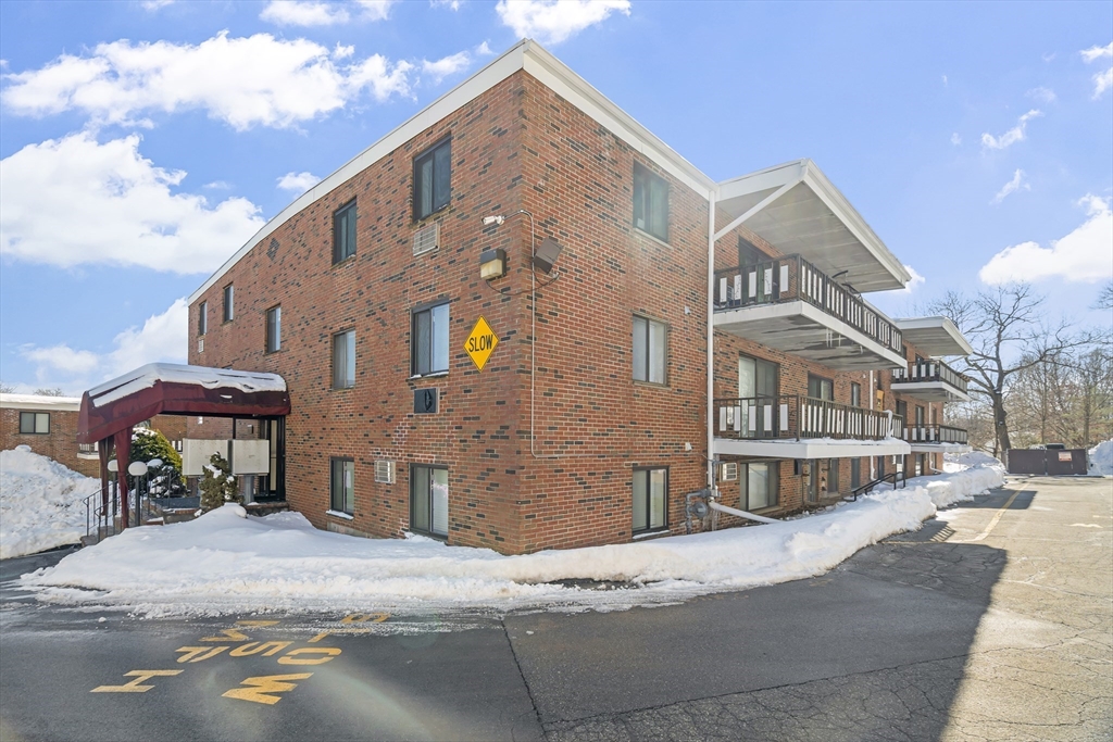 80 N. Warren Street, Woburn, Massachusetts, 1 Bedroom Bedrooms, 3 Rooms Rooms,1 BathroomBathrooms,Residential,For Sale,N. Warren Street,73480908