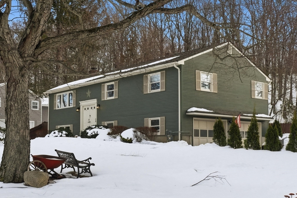 28 Old Jarvis Ave, Holyoke, Massachusetts, 4 Bedrooms Bedrooms, 7 Rooms Rooms,1.5 BathroomsBathrooms,Residential,For Sale,Old Jarvis Ave,73480880