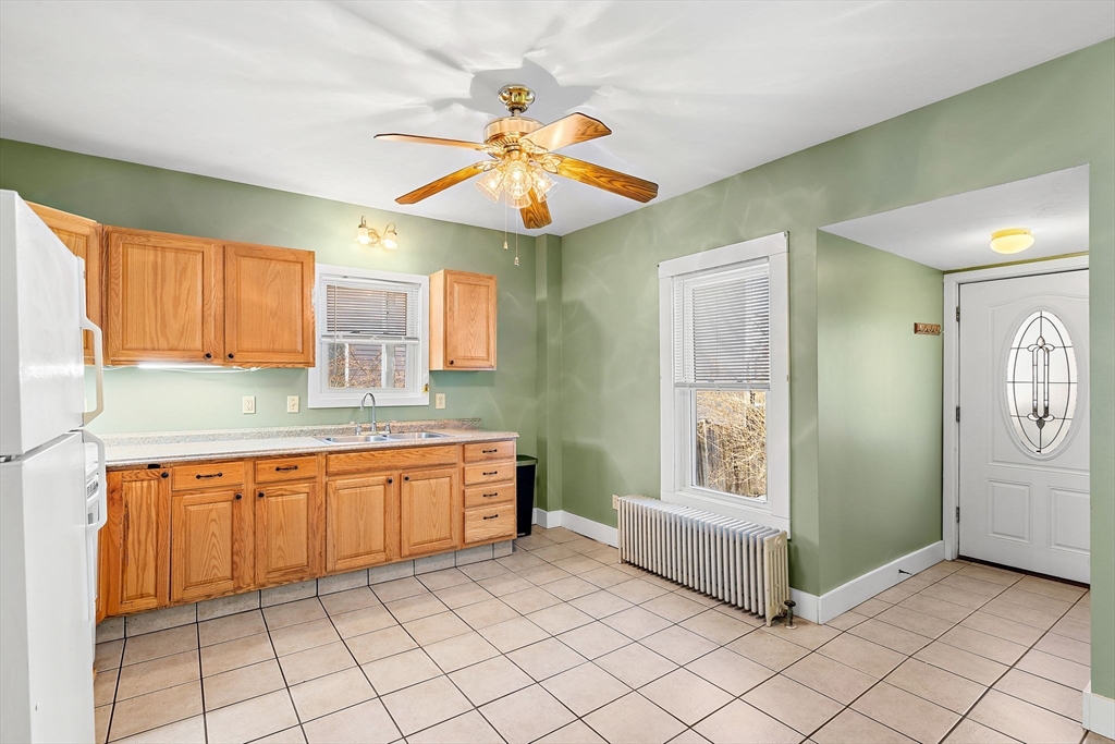 78 Essex St, Marlborough, Massachusetts, 2 Bedrooms Bedrooms, 4 Rooms Rooms,1 BathroomBathrooms,Residential Lease,For Rent,Essex St,73480936