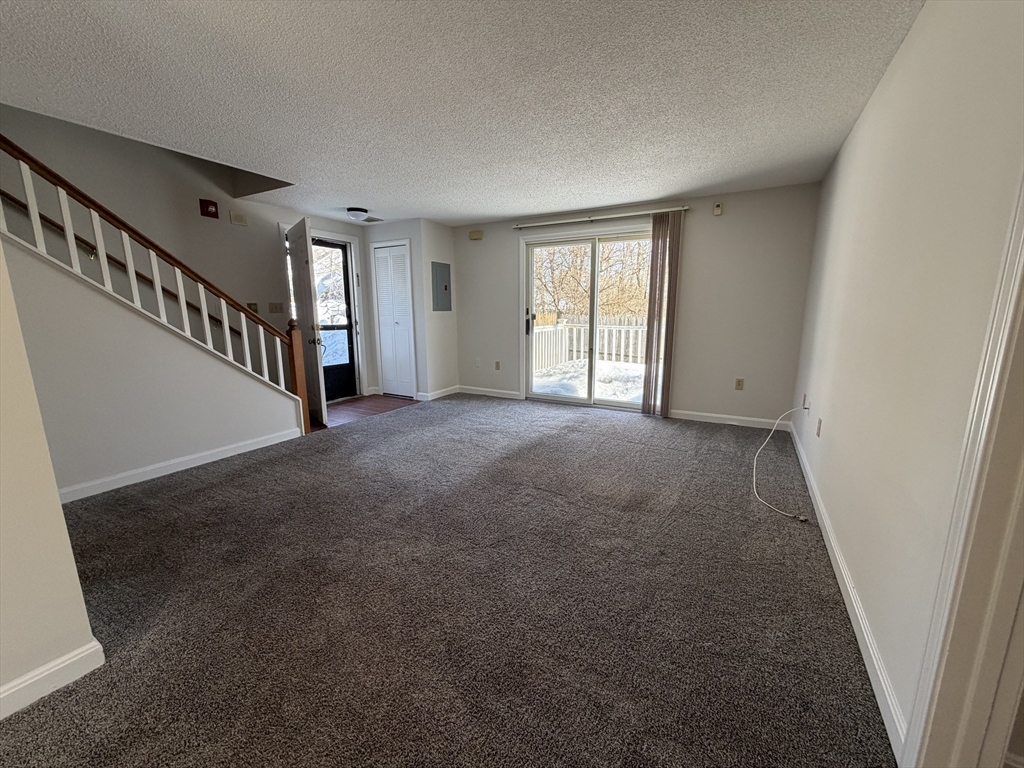 213 Victoria Heights Rd, Boston, Massachusetts, 3 Bedrooms Bedrooms, 7 Rooms Rooms,2 BathroomsBathrooms,Residential Lease,For Rent,Victoria Heights Rd,73480939