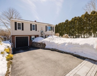 107 Spring Ln, Dartmouth, Massachusetts, 3 Bedrooms Bedrooms, 5 Rooms Rooms,1.5 BathroomsBathrooms,Residential,For Sale,Spring Ln,73480990