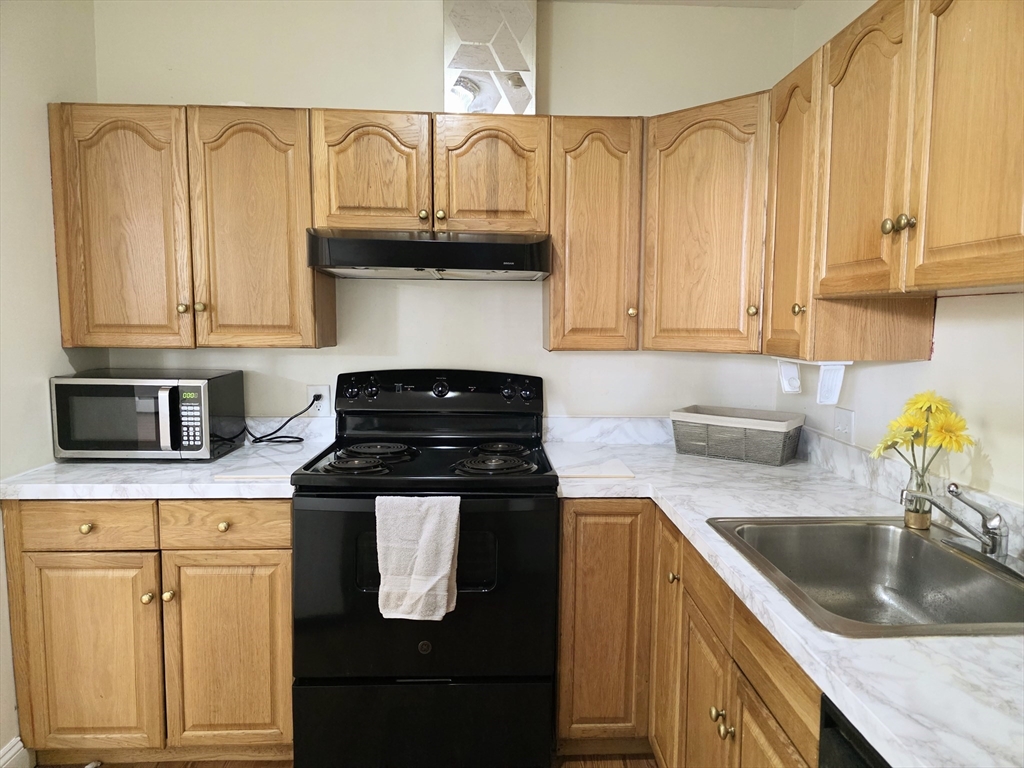 8 Tara Dr, Weymouth, Massachusetts, 2 Bedrooms Bedrooms, 5 Rooms Rooms,1 BathroomBathrooms,Residential,For Sale,Tara Dr,73480998