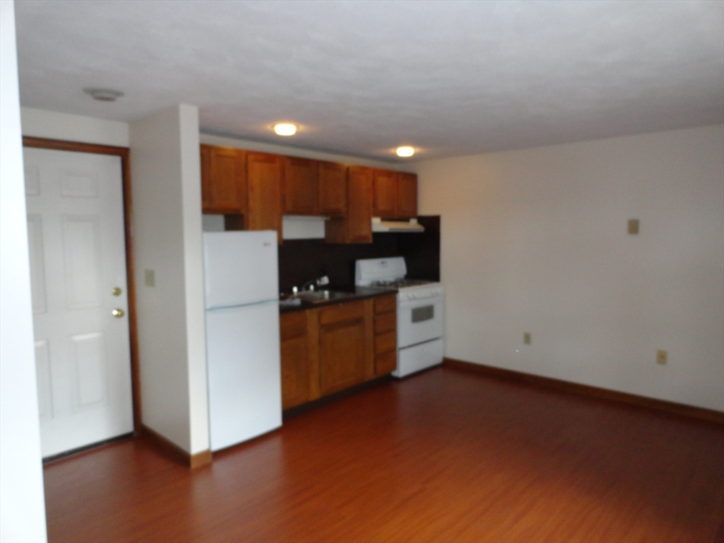 17 Highland St, Woburn, Massachusetts, 1 Bedroom Bedrooms, 4 Rooms Rooms,1 BathroomBathrooms,Residential Lease,For Rent,Highland St,73481013