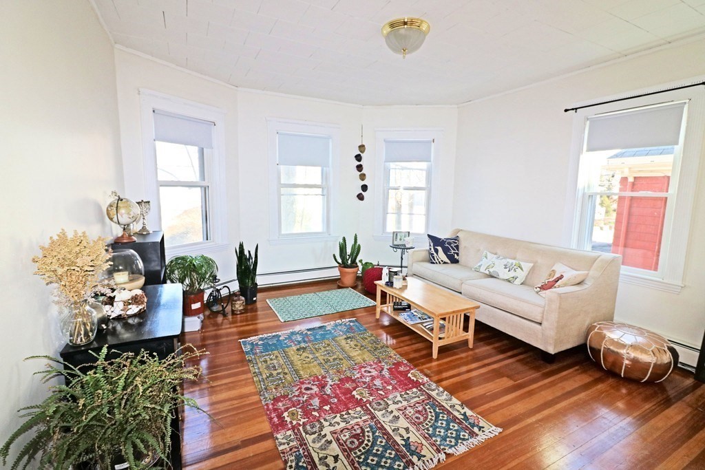 100 Quincy Ave., Winthrop, Massachusetts, 2 Bedrooms Bedrooms, 5 Rooms Rooms,1 BathroomBathrooms,Residential Lease,For Rent,Quincy Ave.,73481020