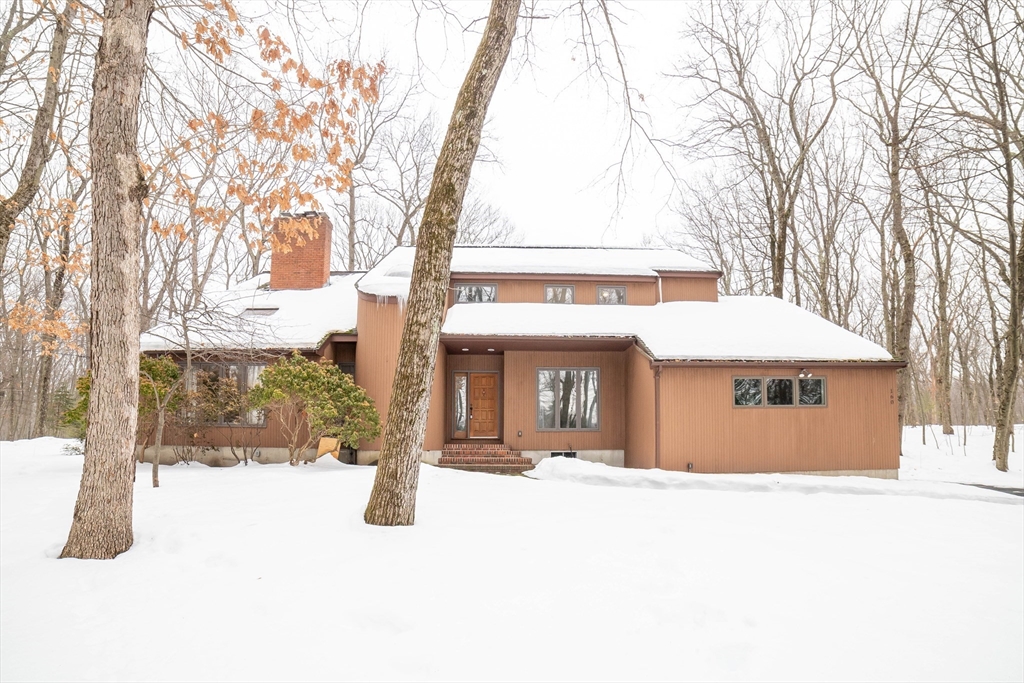 160 Floral St, Shrewsbury, Massachusetts, 4 Bedrooms Bedrooms, 9 Rooms Rooms,2.5 BathroomsBathrooms,Residential Lease,For Rent,Floral St,73478875