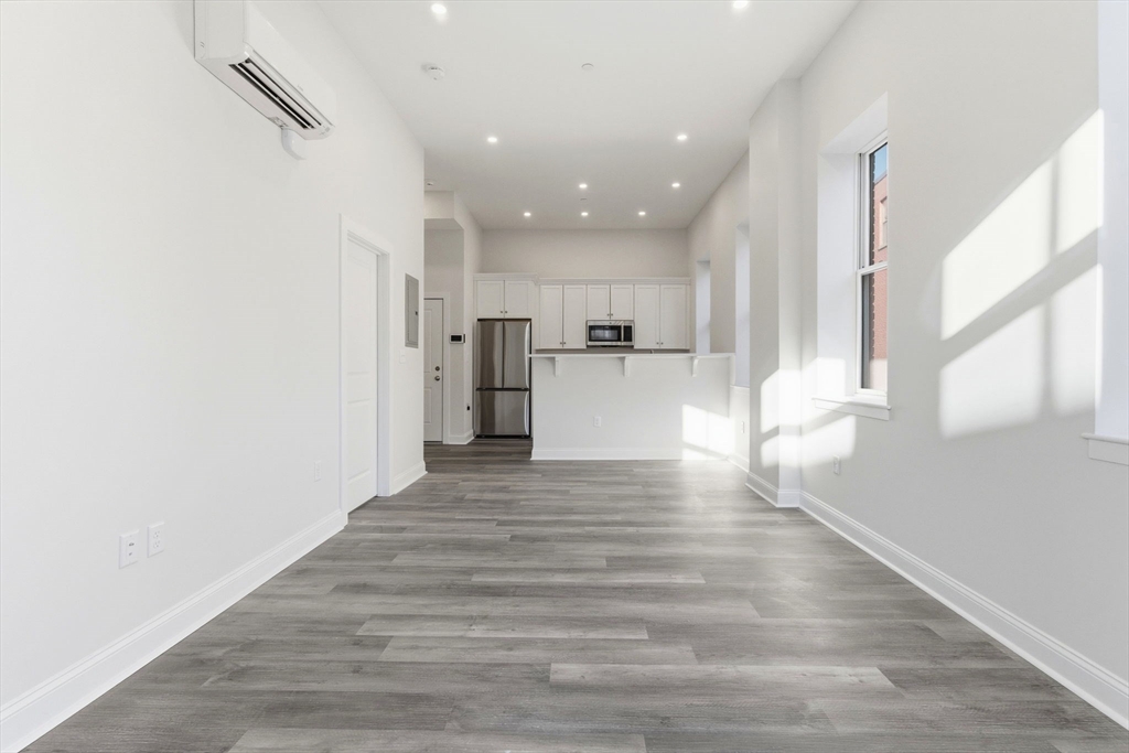 19-25 Essex, Haverhill, Massachusetts, 1 Bedroom Bedrooms, 4 Rooms Rooms,1 BathroomBathrooms,Residential Lease,For Rent,Essex,73481065