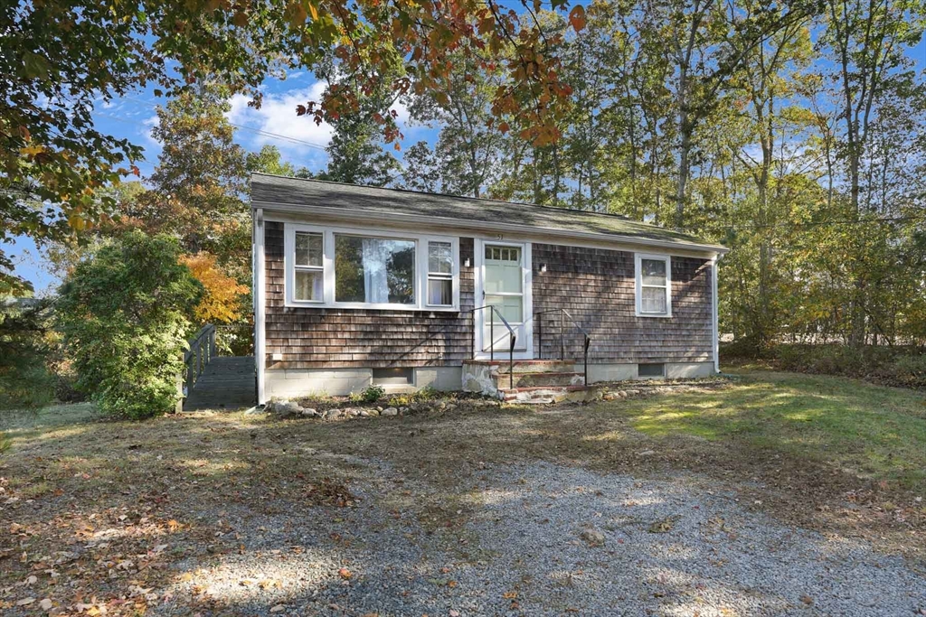 51 Lantern Ln, Tisbury, Massachusetts, 2 Bedrooms Bedrooms, 4 Rooms Rooms,1 BathroomBathrooms,Residential,For Sale,Lantern Ln,73481067